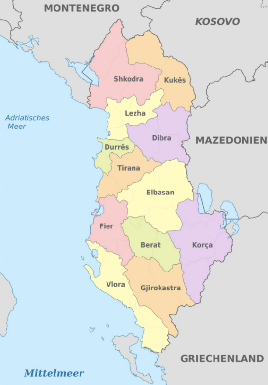 Karte Albaniens mit den Regionen und angrenzenden Ländern Montenegro, Kosovo, Mazedonien und Griechenland.